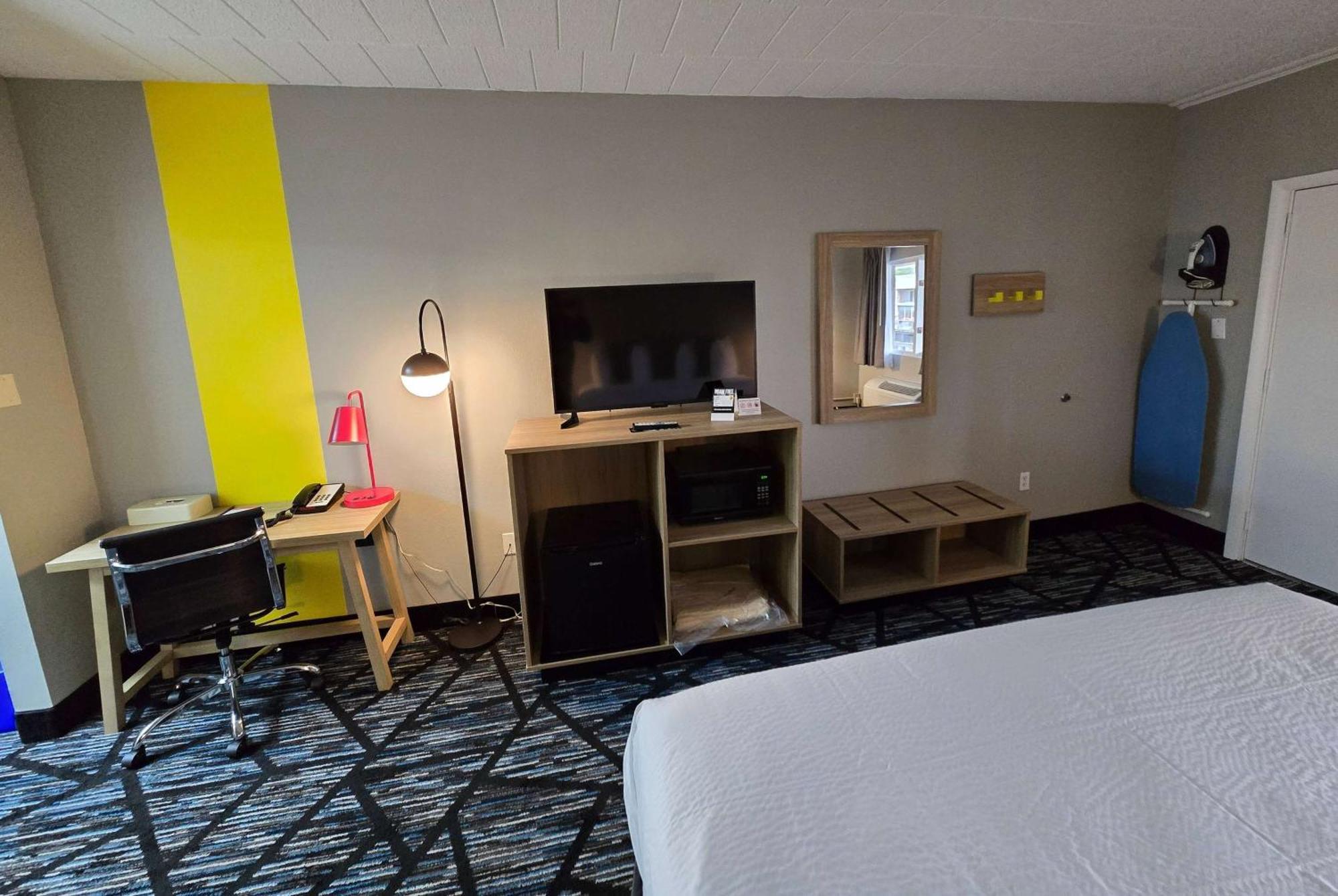 Super 8 By Wyndham Traverse City Exterior foto