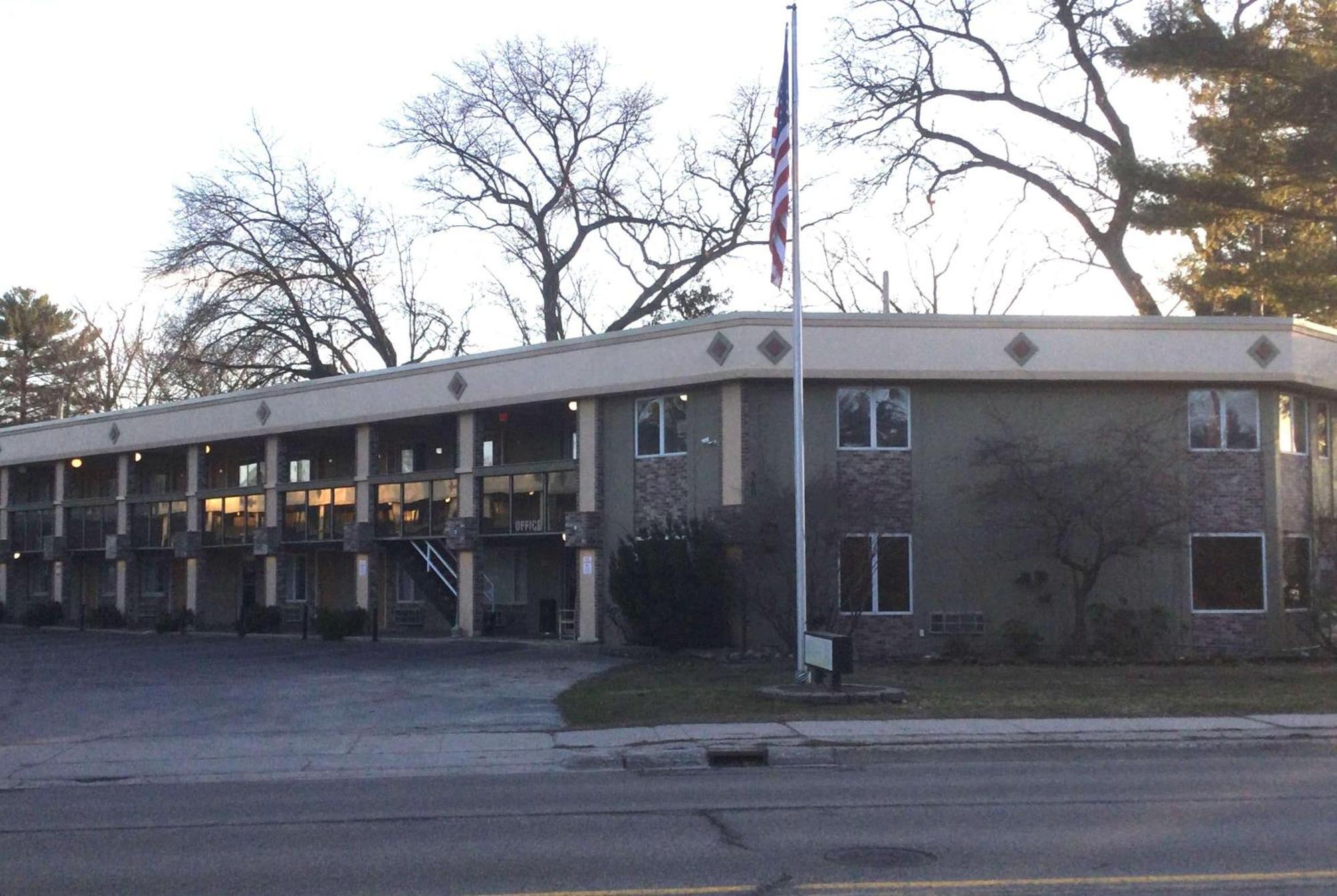 Super 8 By Wyndham Traverse City Exterior foto