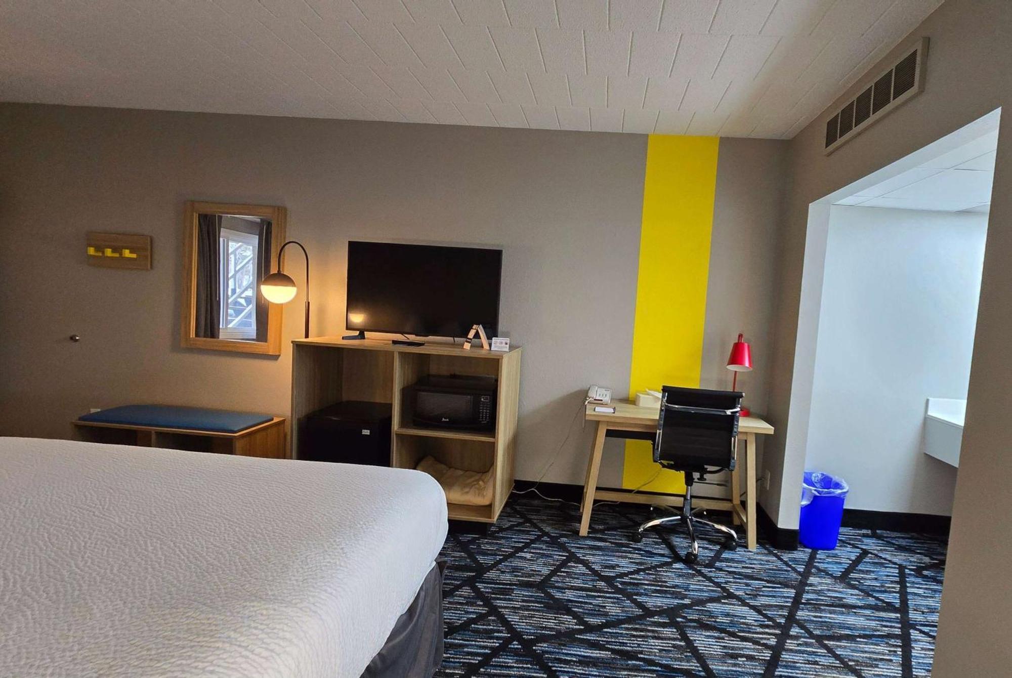 Super 8 By Wyndham Traverse City Exterior foto