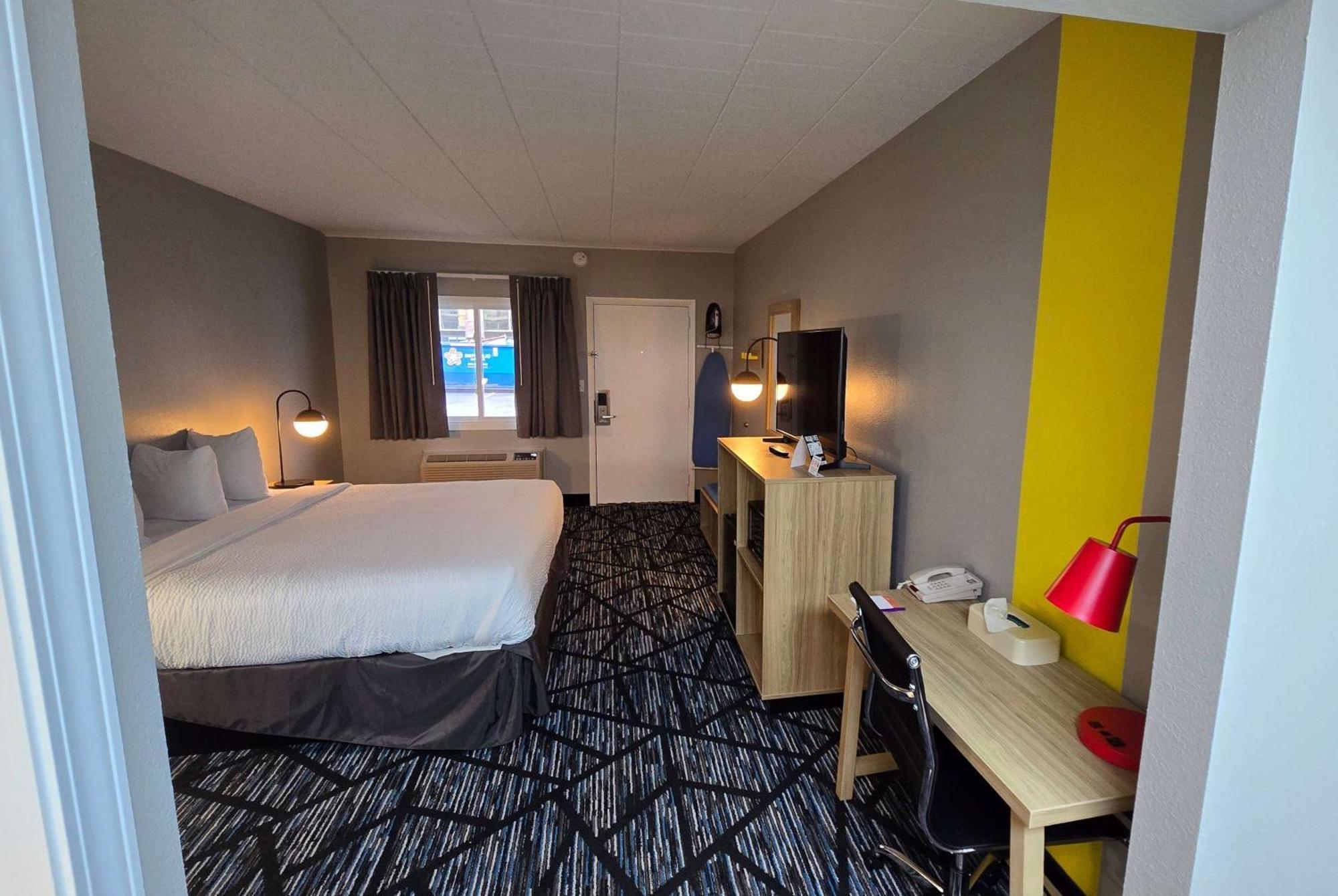 Super 8 By Wyndham Traverse City Exterior foto