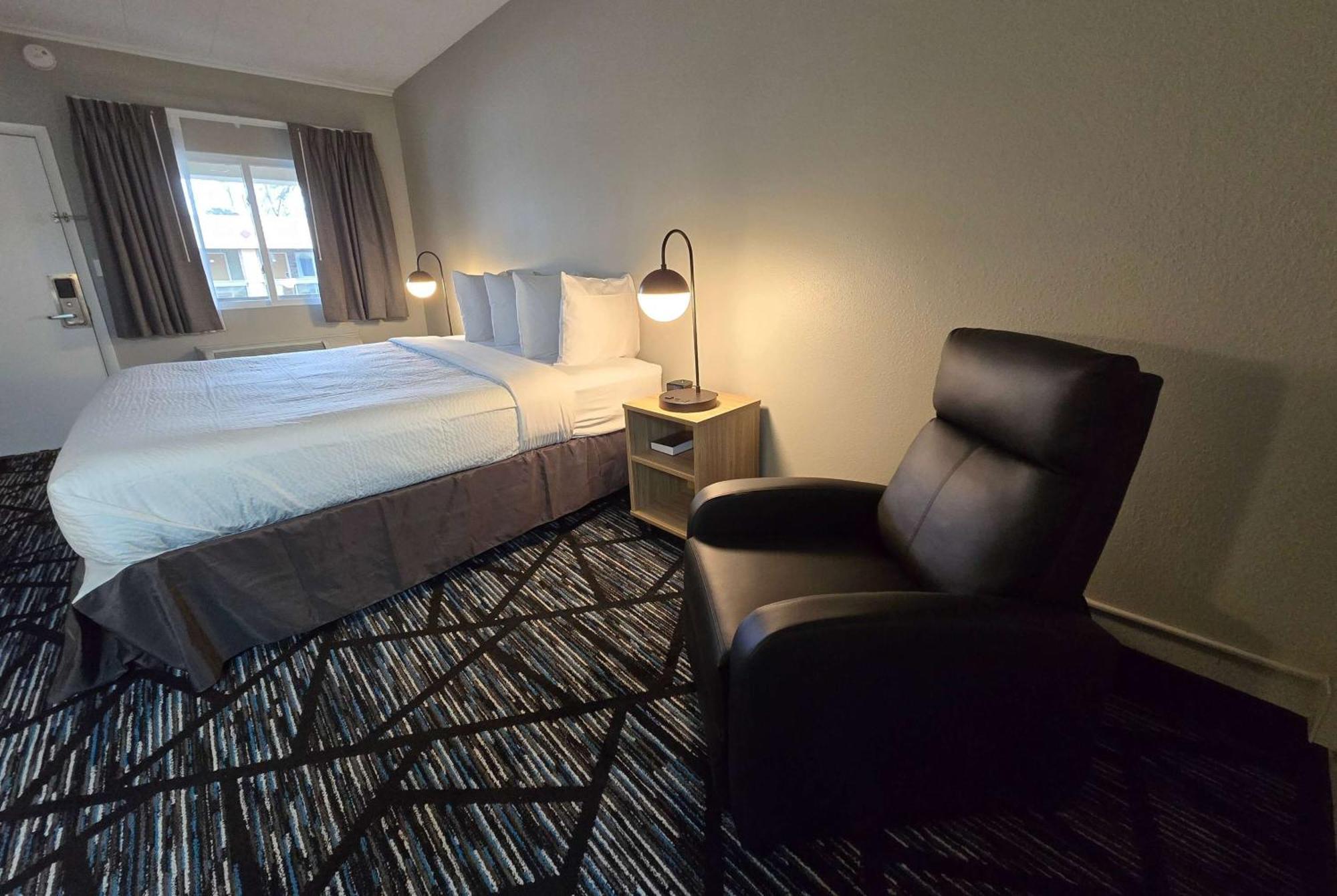 Super 8 By Wyndham Traverse City Exterior foto