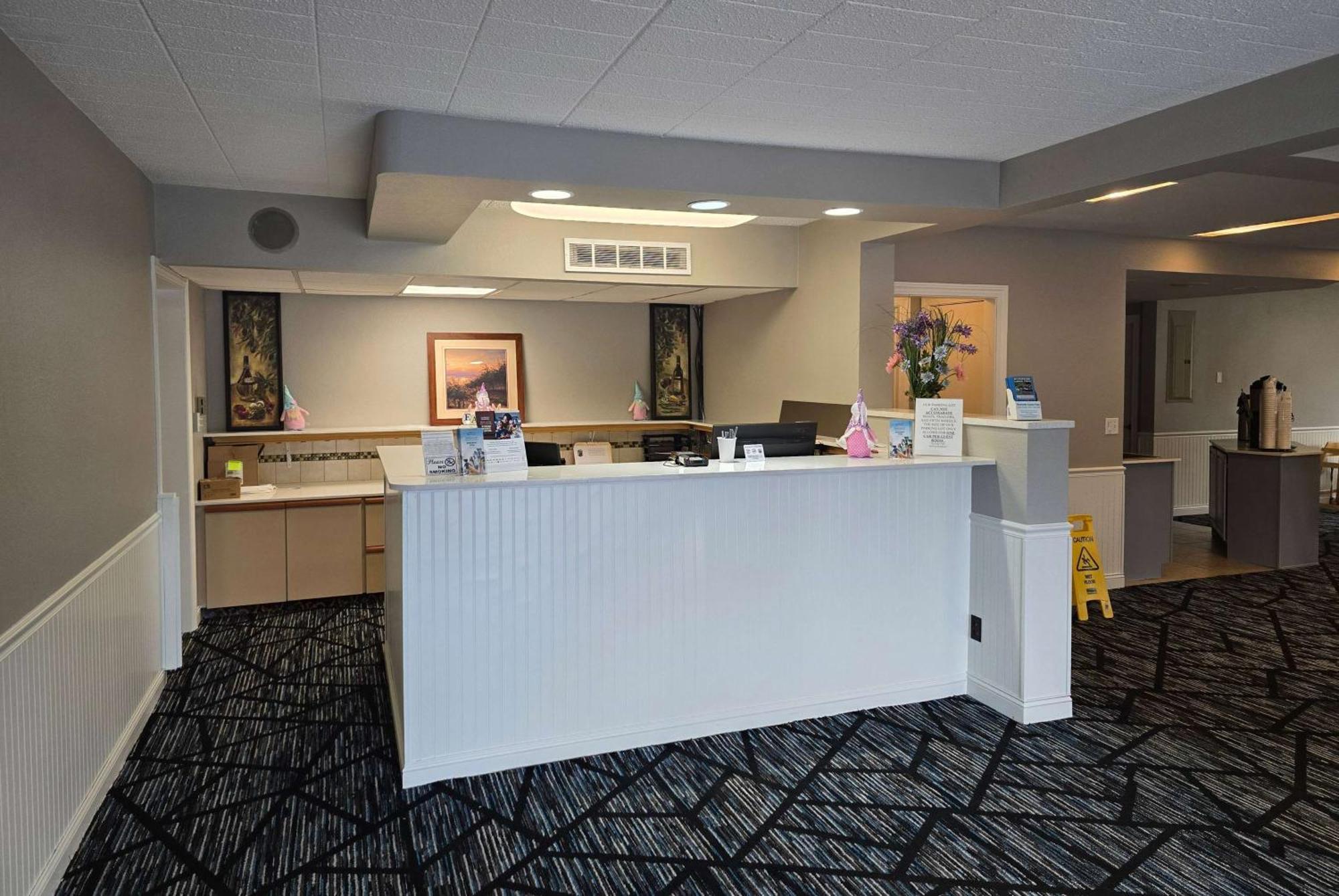 Super 8 By Wyndham Traverse City Exterior foto