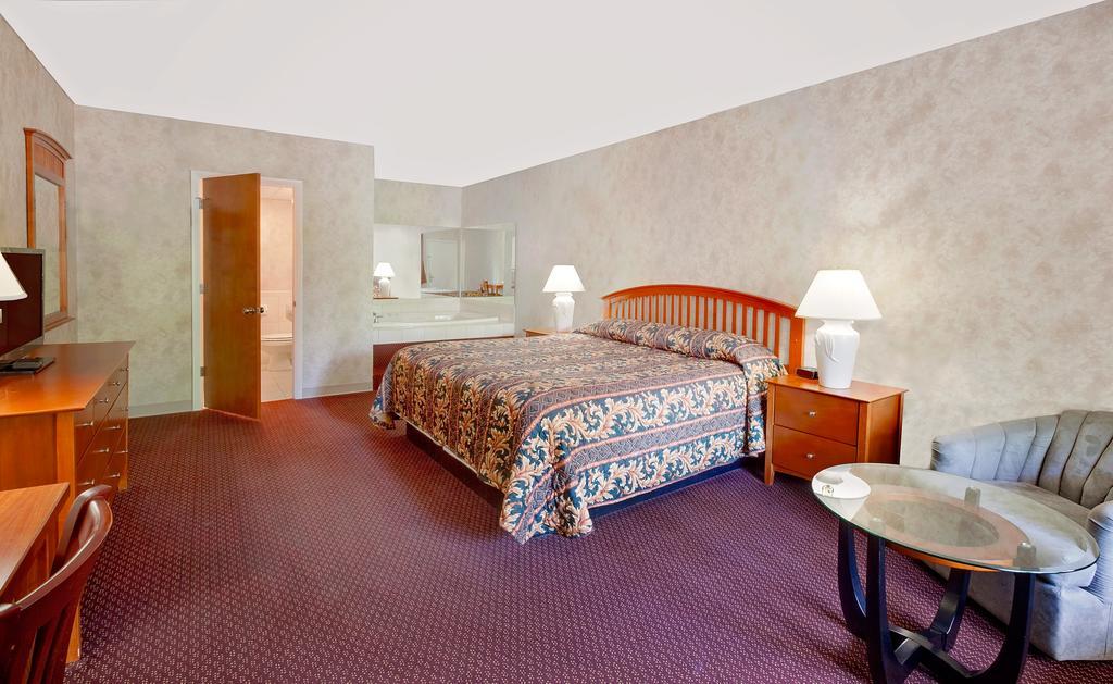 Super 8 By Wyndham Traverse City Exterior foto