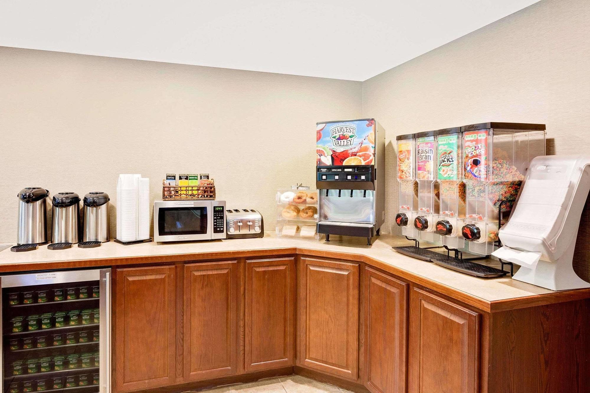 Super 8 By Wyndham Traverse City Exterior foto